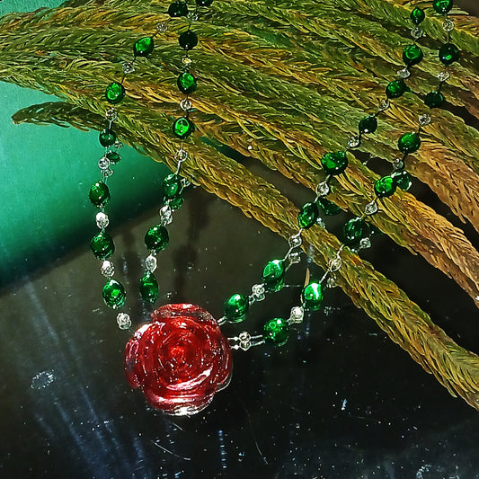 Enchanted Rose – Emerald Dew Necklace