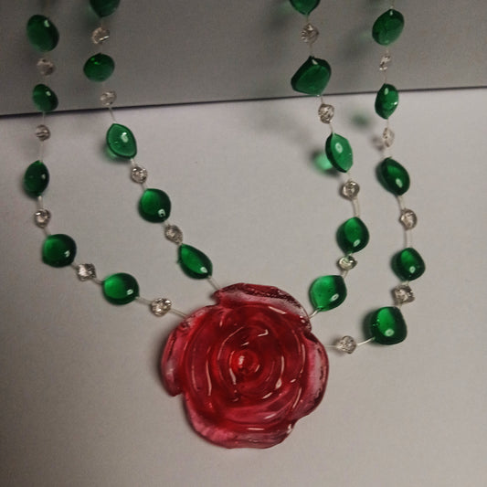Enchanted Rose – Emerald Dew Necklace